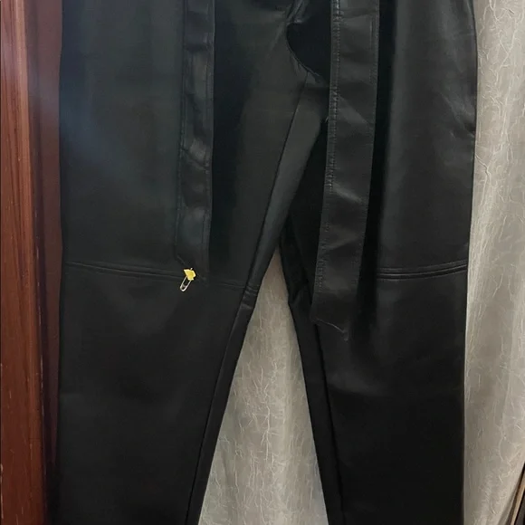 Wilfred Aritzia‎ Black Faux Leather High Tied Pants - Picture 5 of 10